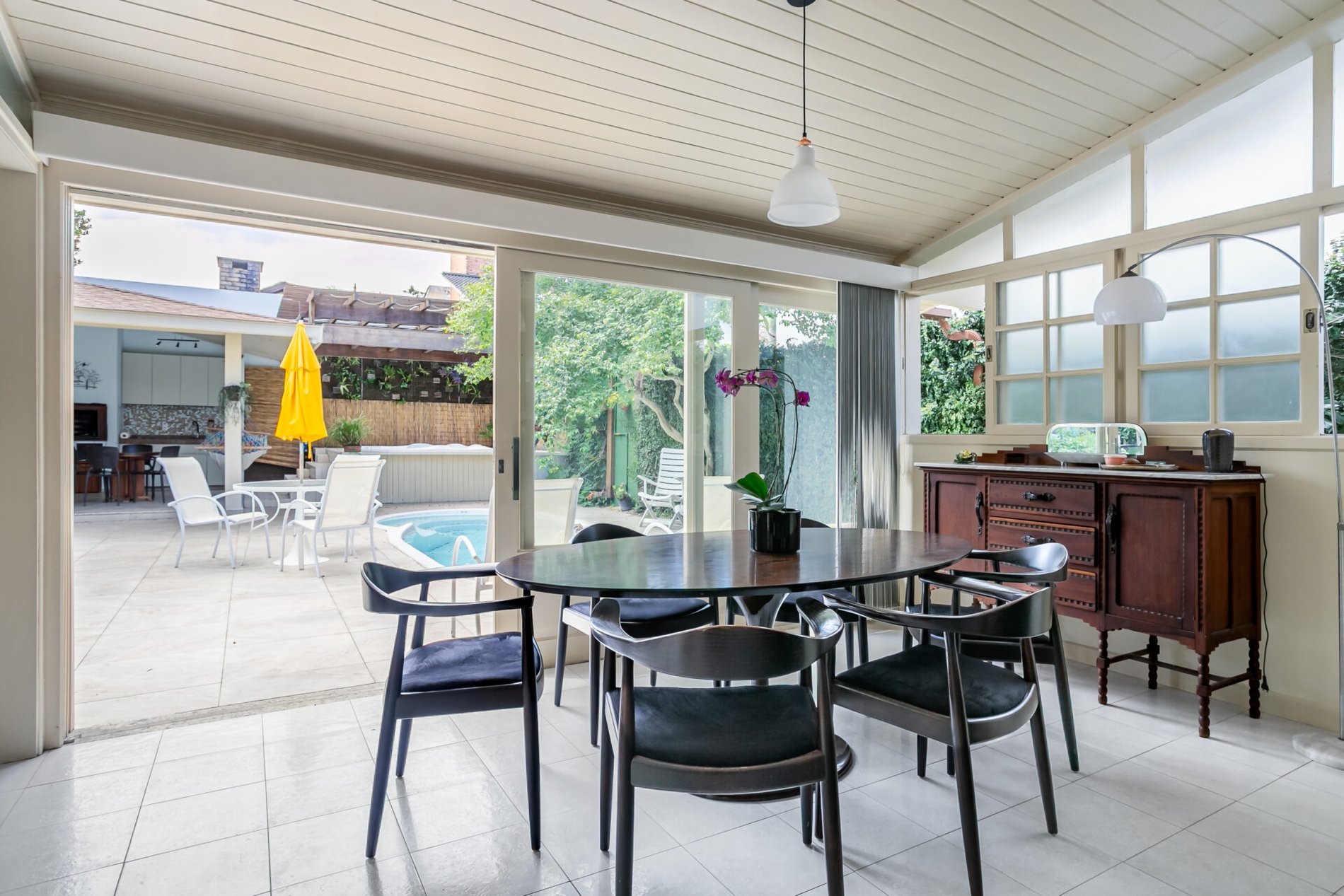 Casa à beira da Lagoa da Conceição, no Jardim Saulo Ramos