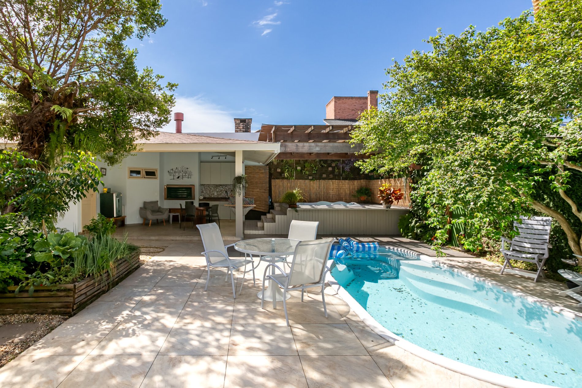 Casa à beira da Lagoa da Conceição, no Jardim Saulo Ramos