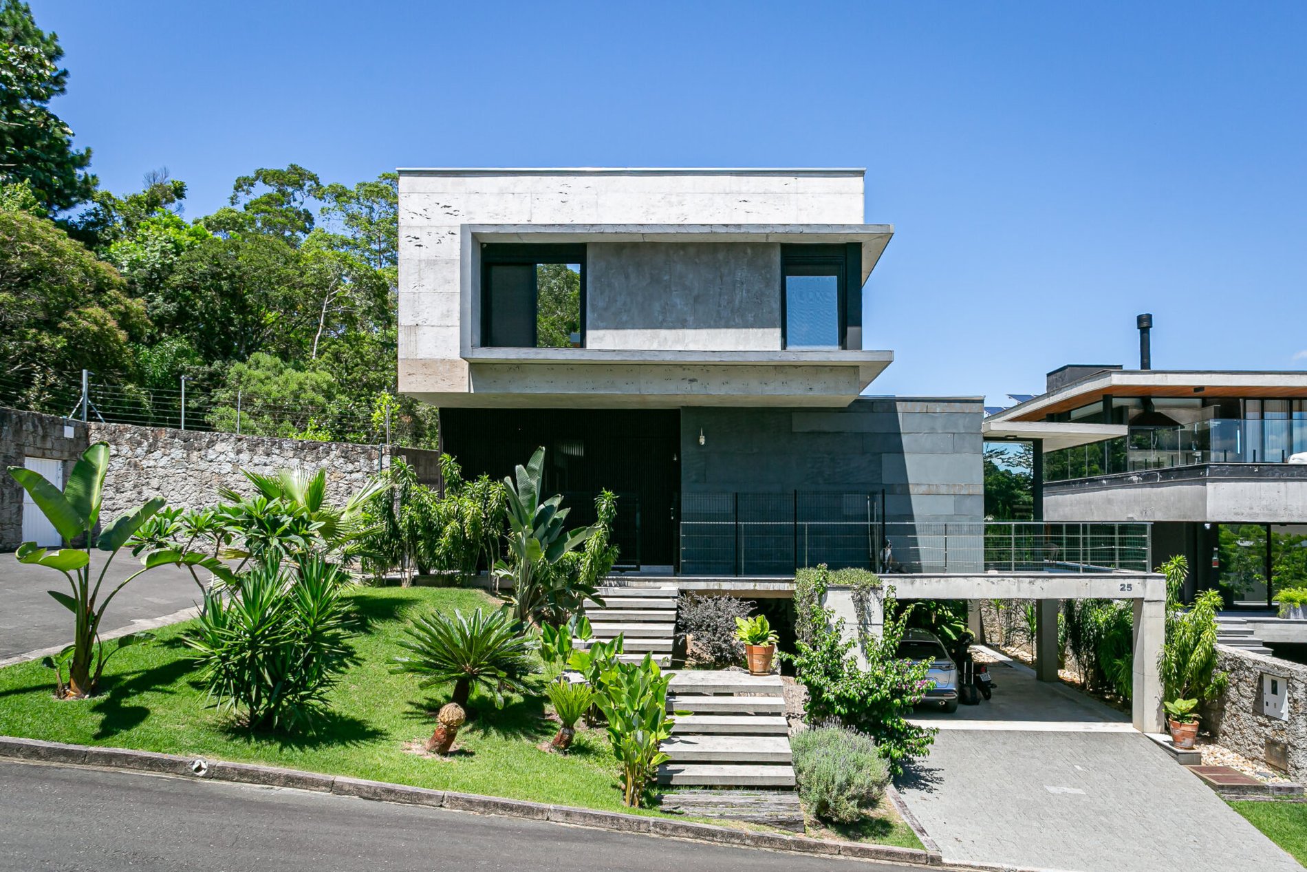 CASA NO CONDOMÍNIO MADRE BERTHA NO CACUPÉ