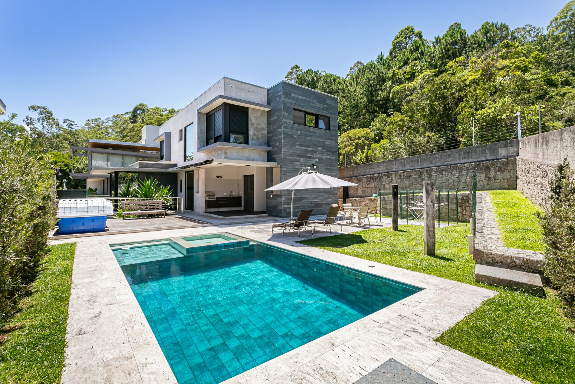 CASA NO CONDOMÍNIO MADRE BERTHA NO CACUPÉ