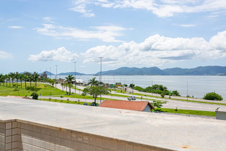 Apartamento Garden de Frente para Beira Mar e Ponte Hercílio Luz