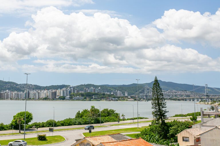 Apartamento Garden de Frente para Beira Mar e Ponte Hercílio Luz