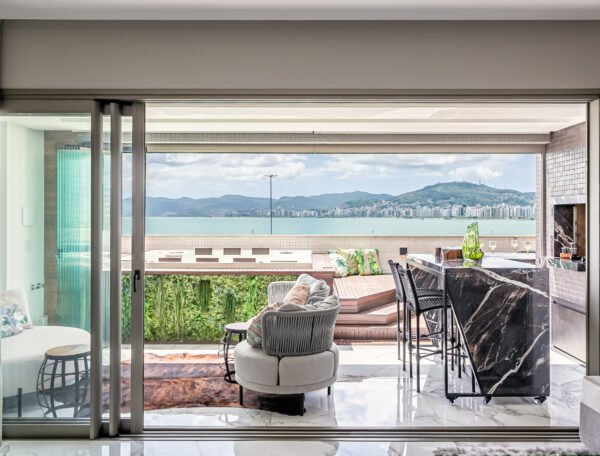 Apartamento Garden de Frente para Beira Mar e Ponte Hercílio Luz