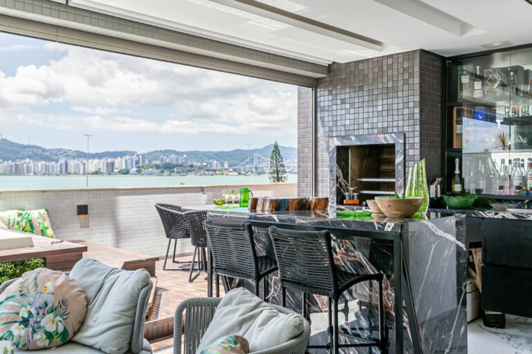 Apartamento Garden de Frente para Beira Mar e Ponte Hercílio Luz