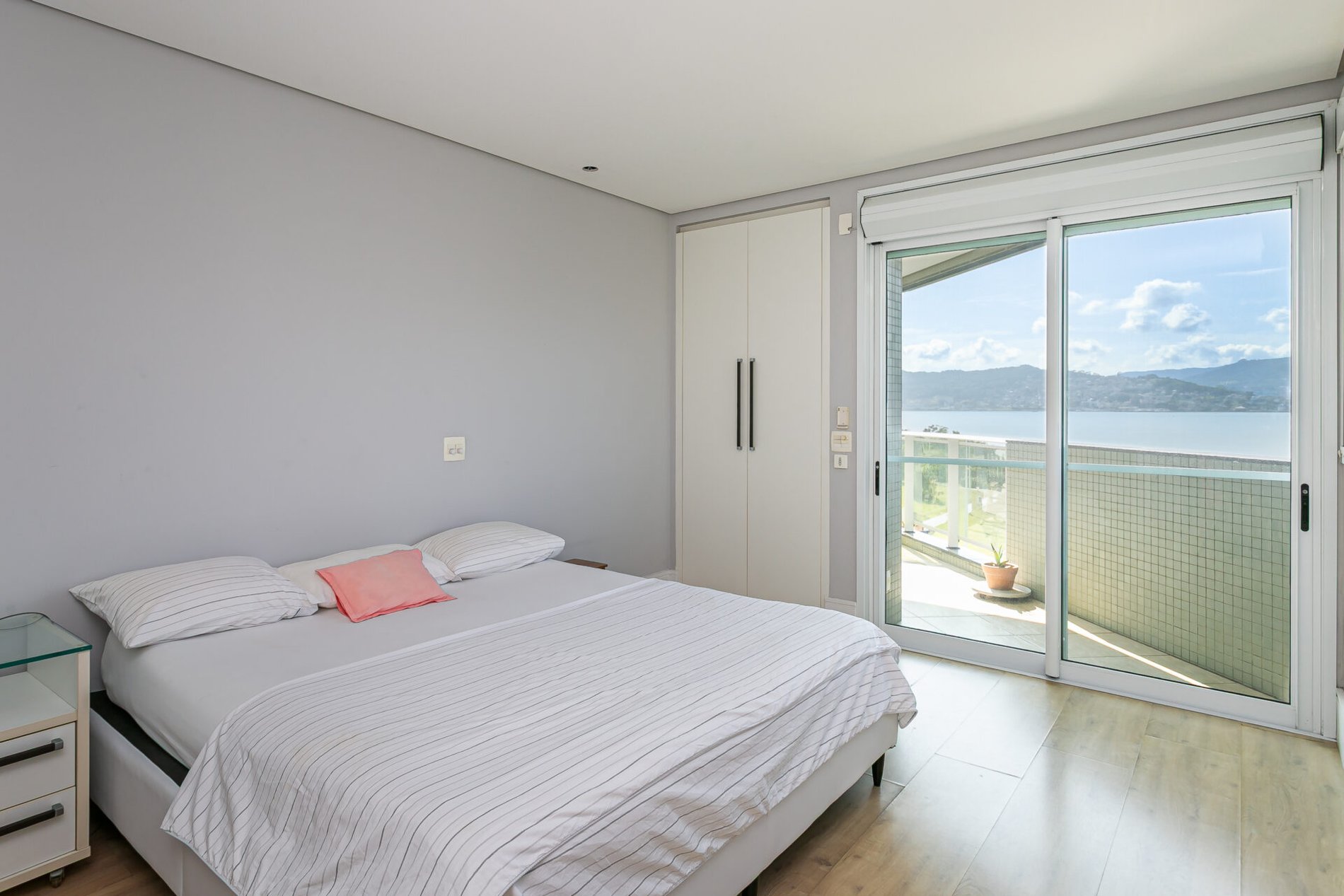 Apartamento com vista mar e vaga náutica em Coqueiros