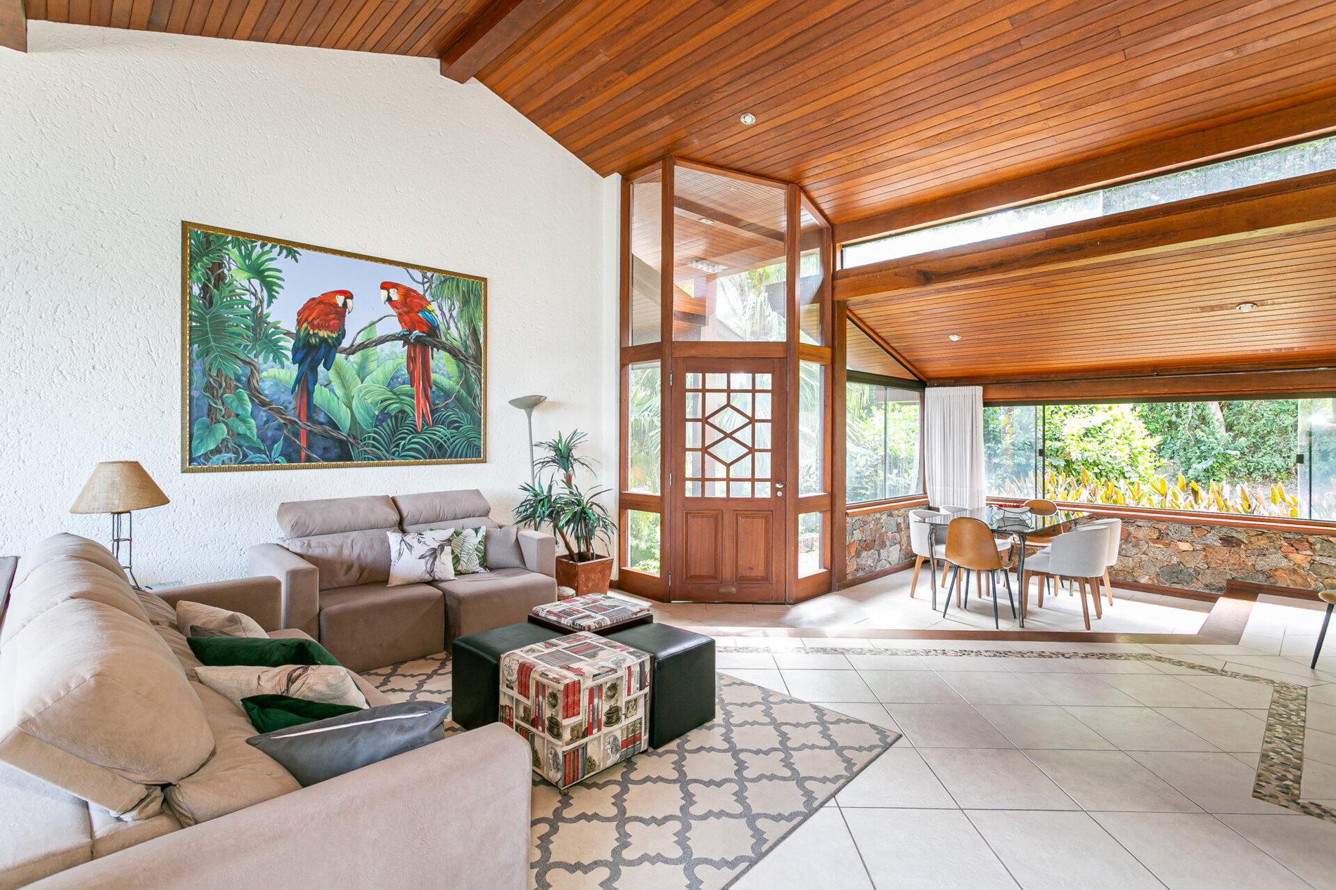 Casa em condomínio com praia particular em Governador Celso Ramos