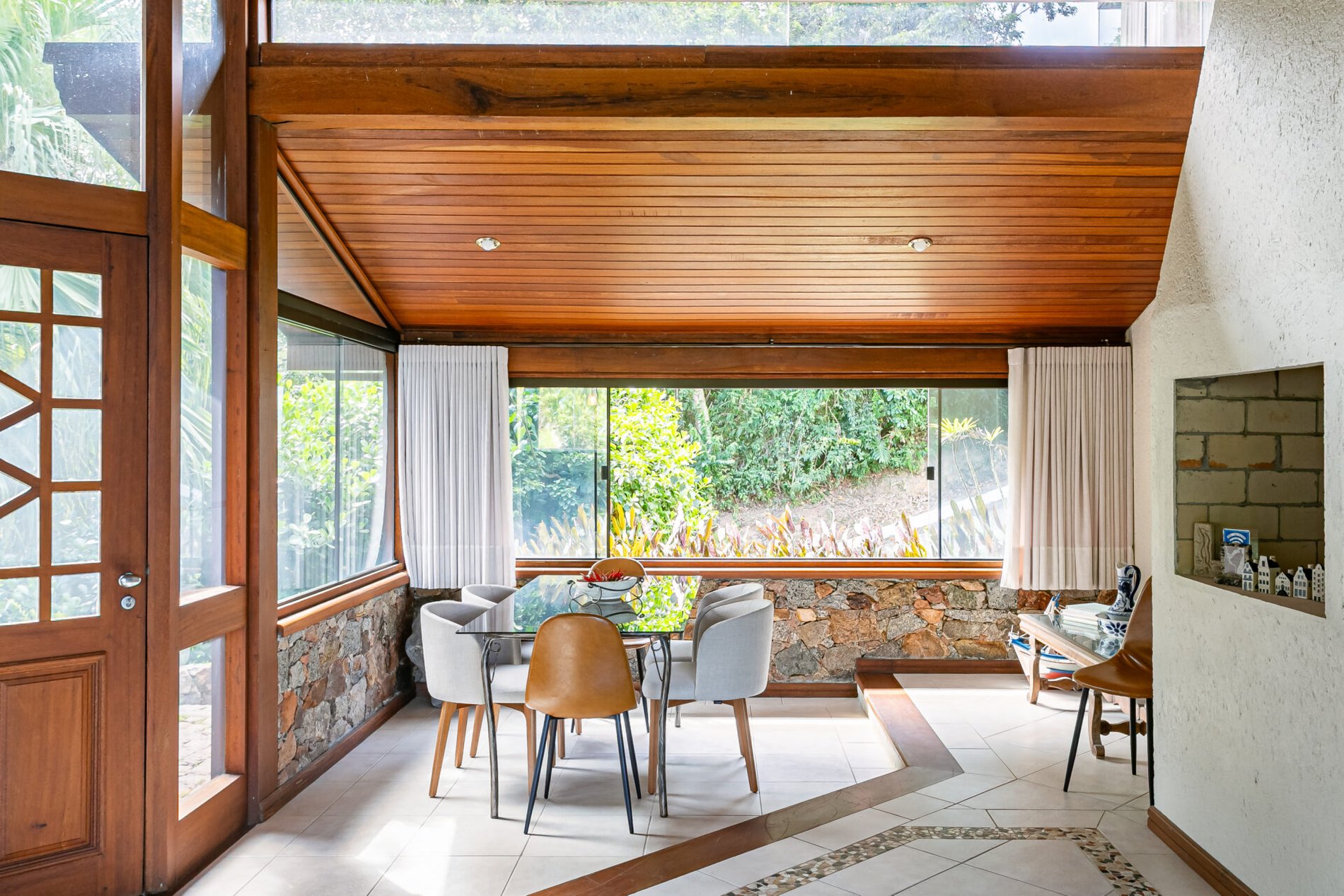 Casa em condomínio com praia particular em Governador Celso Ramos