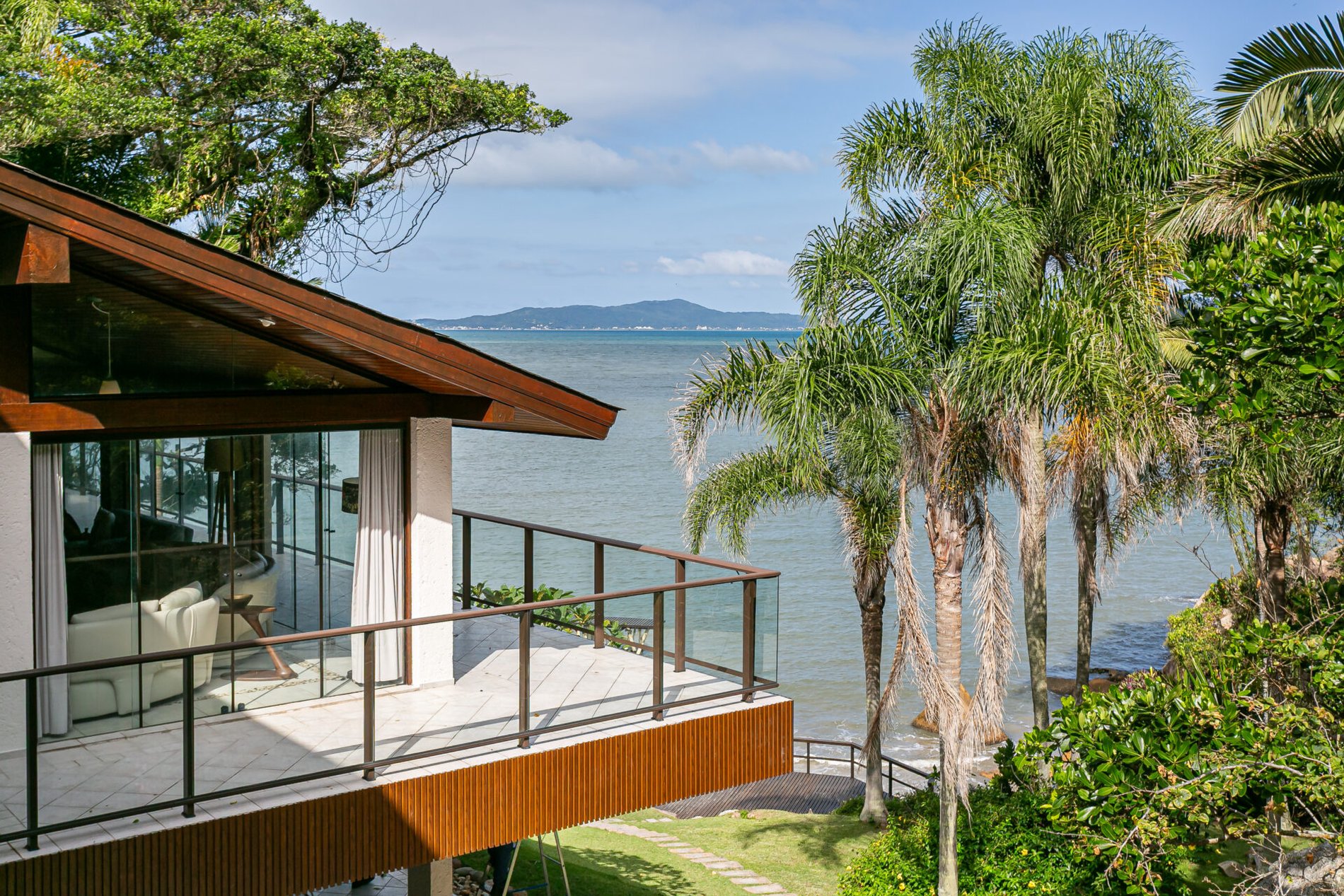 Casa em condomínio com praia particular em Governador Celso Ramos