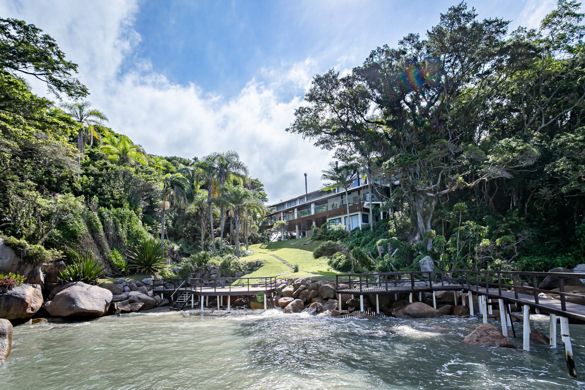 Casa em condomínio com praia particular em Governador Celso Ramos