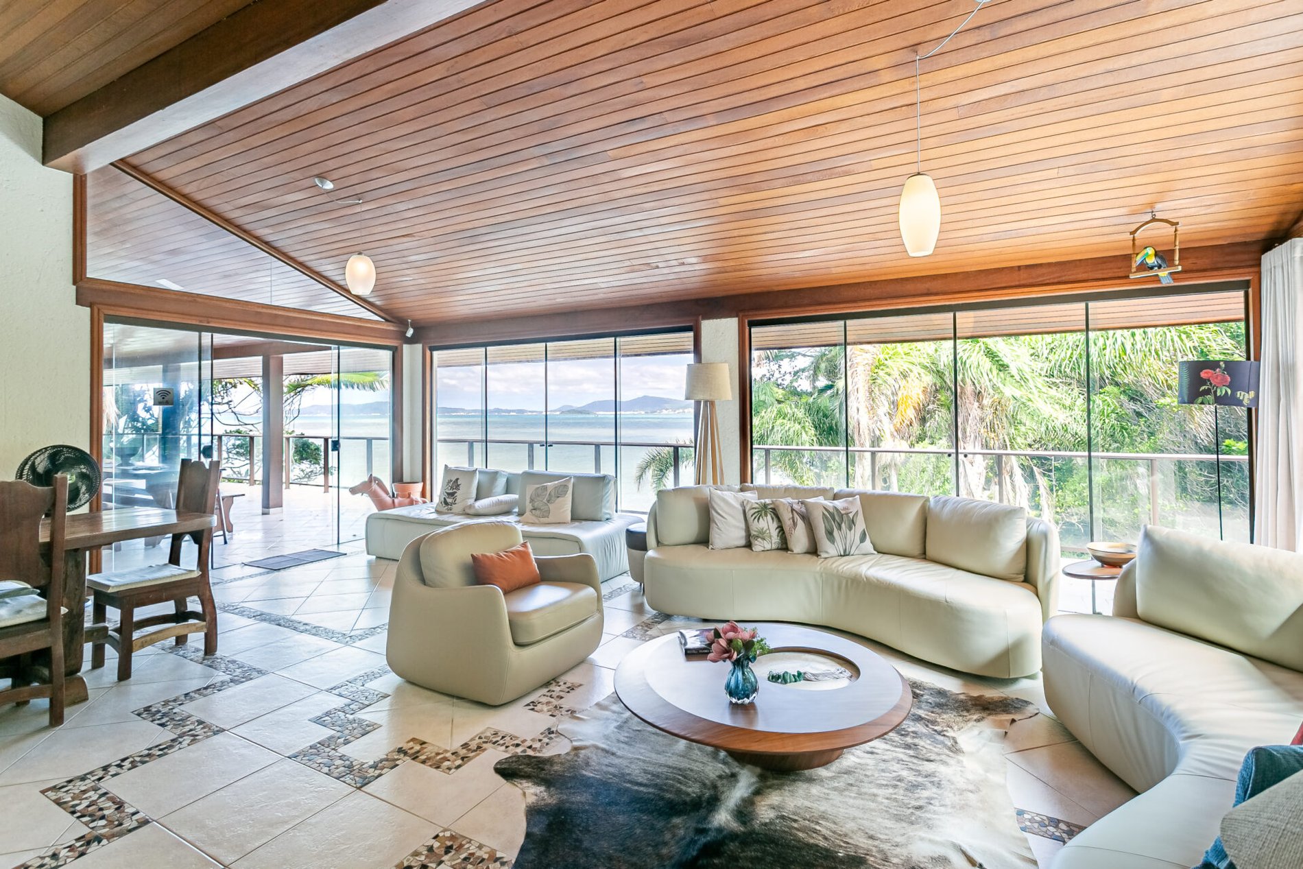 Casa em condomínio com praia particular em Governador Celso Ramos