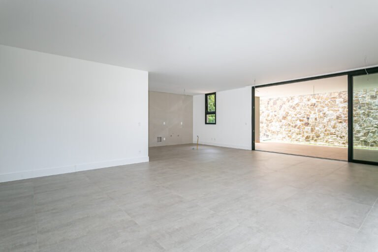 CASA NO CONDOMÍNIO VILARES NO PORTO DA LAGOA