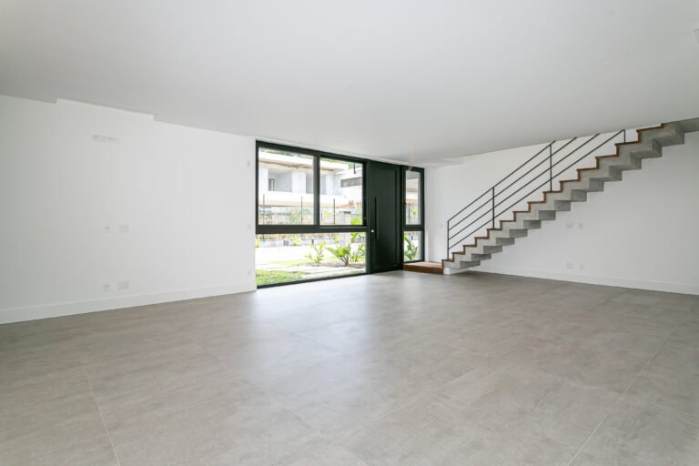 CASA NO CONDOMÍNIO VILARES NO PORTO DA LAGOA