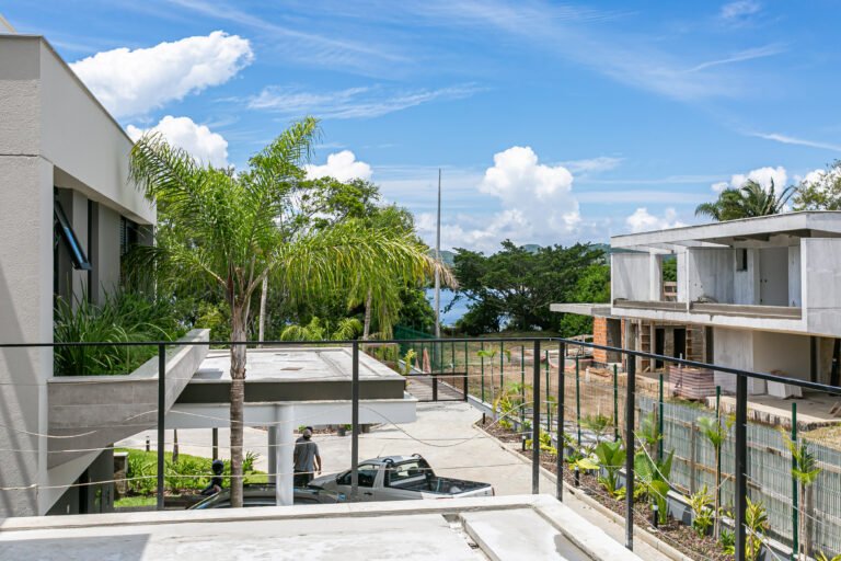 CASA NO CONDOMÍNIO VILARES NO PORTO DA LAGOA