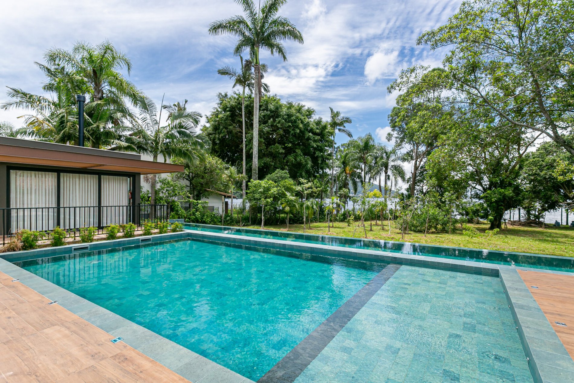 CASA NO CONDOMÍNIO VILARES NO PORTO DA LAGOA