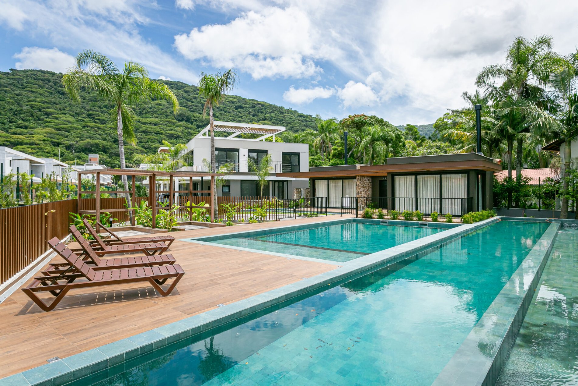 CASA NO CONDOMÍNIO VILARES NO PORTO DA LAGOA