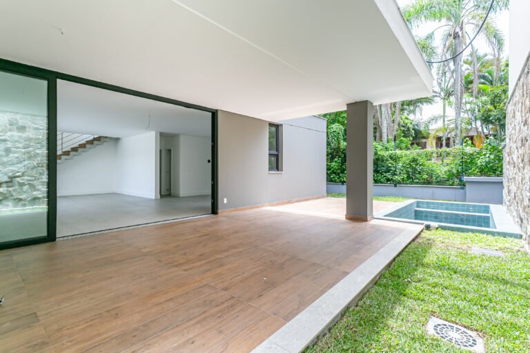 CASA NO CONDOMÍNIO VILARES NO PORTO DA LAGOA