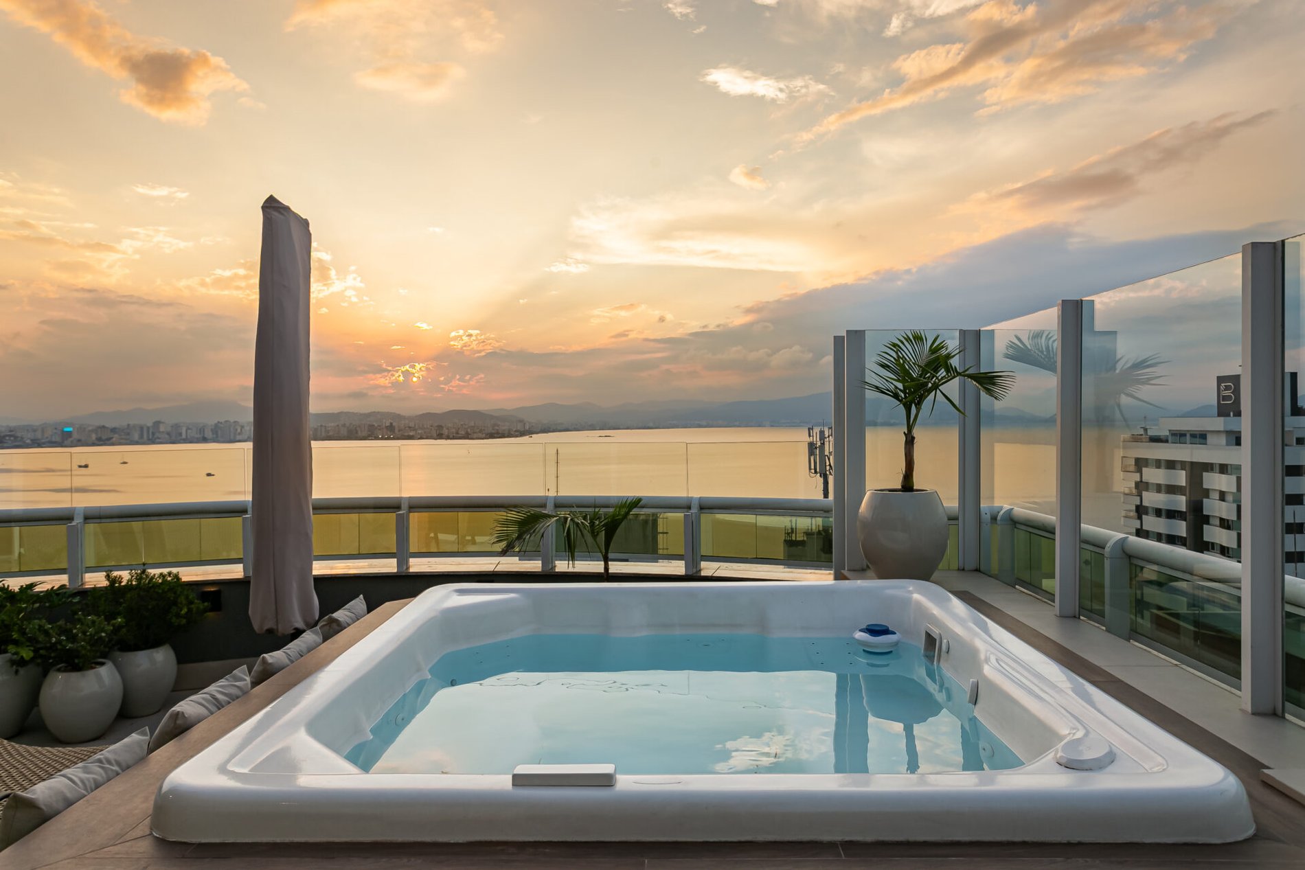 Cobertura vista mar na Agronômica