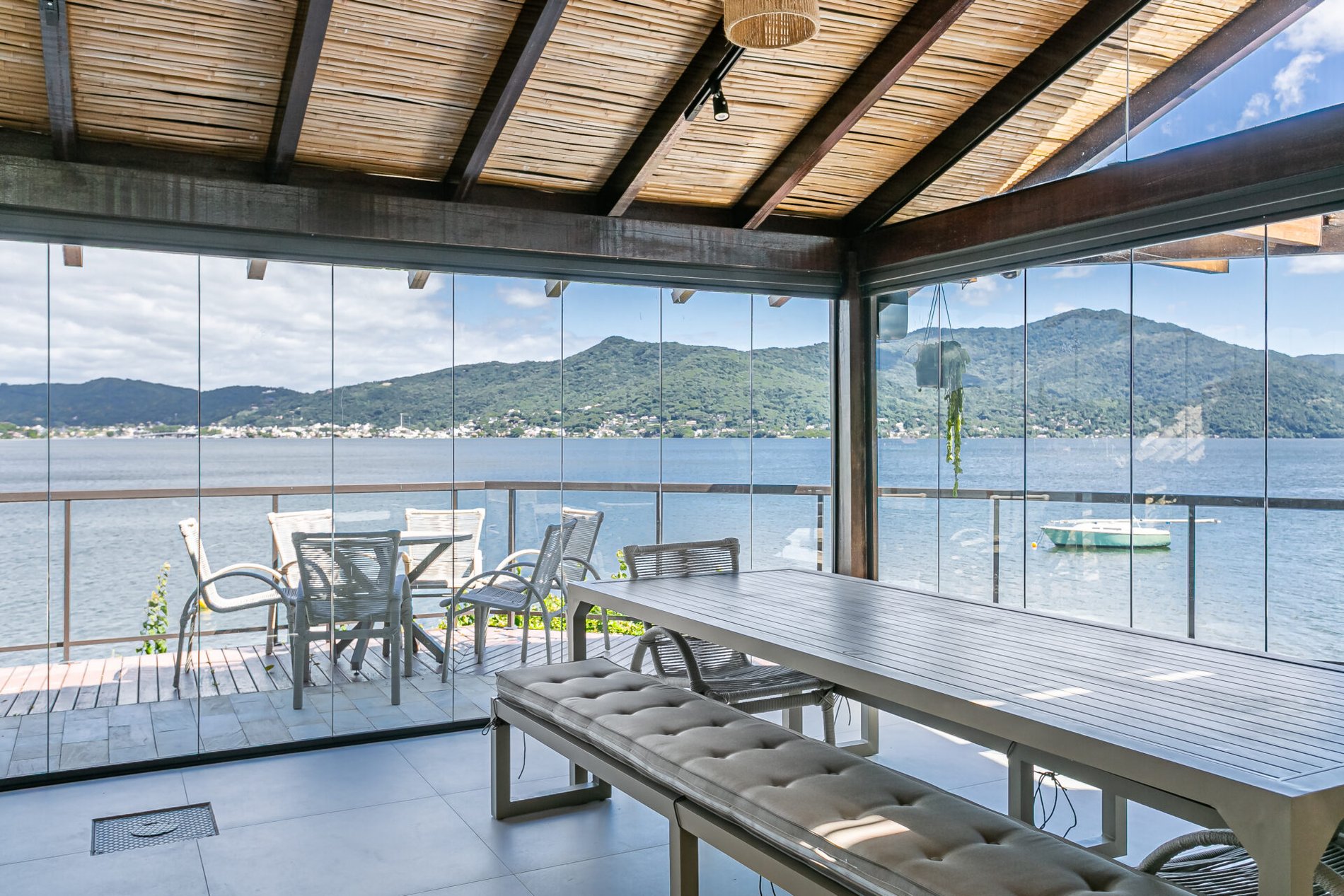 Casa à beira da Lagoa da Conceição