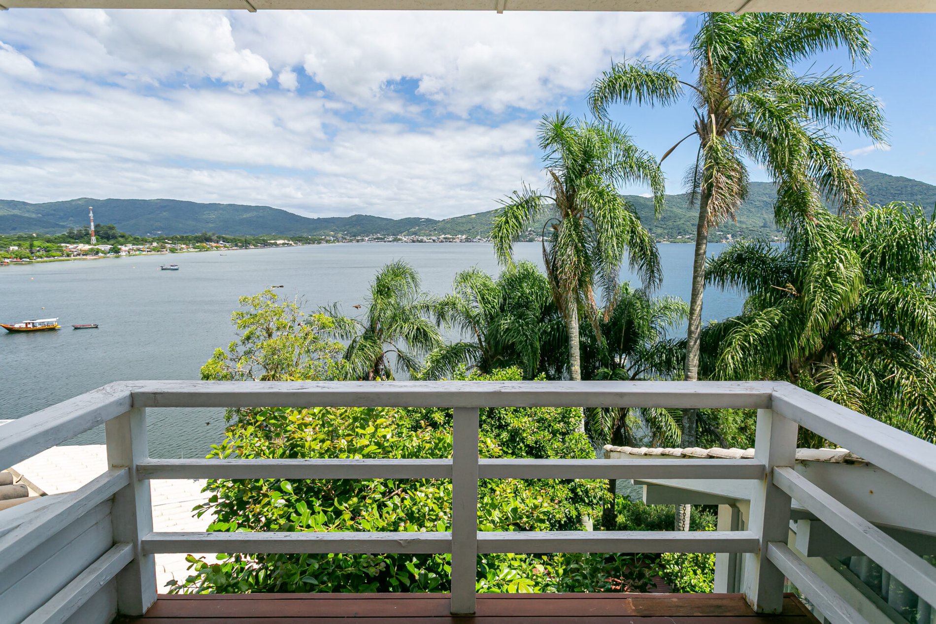 Casa à beira da Lagoa da Conceição