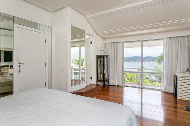 Casa à beira da Lagoa da Conceição