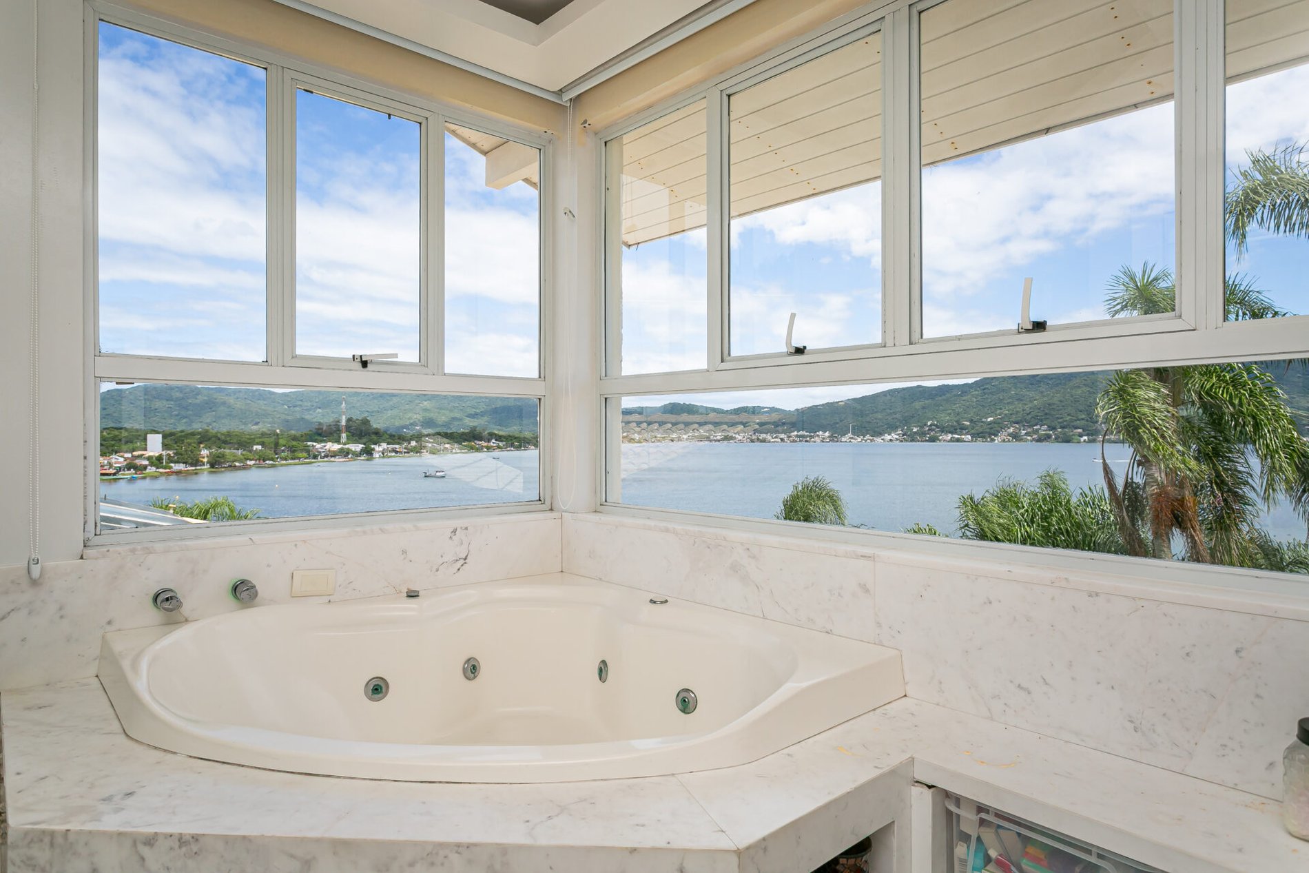 Casa à beira da Lagoa da Conceição