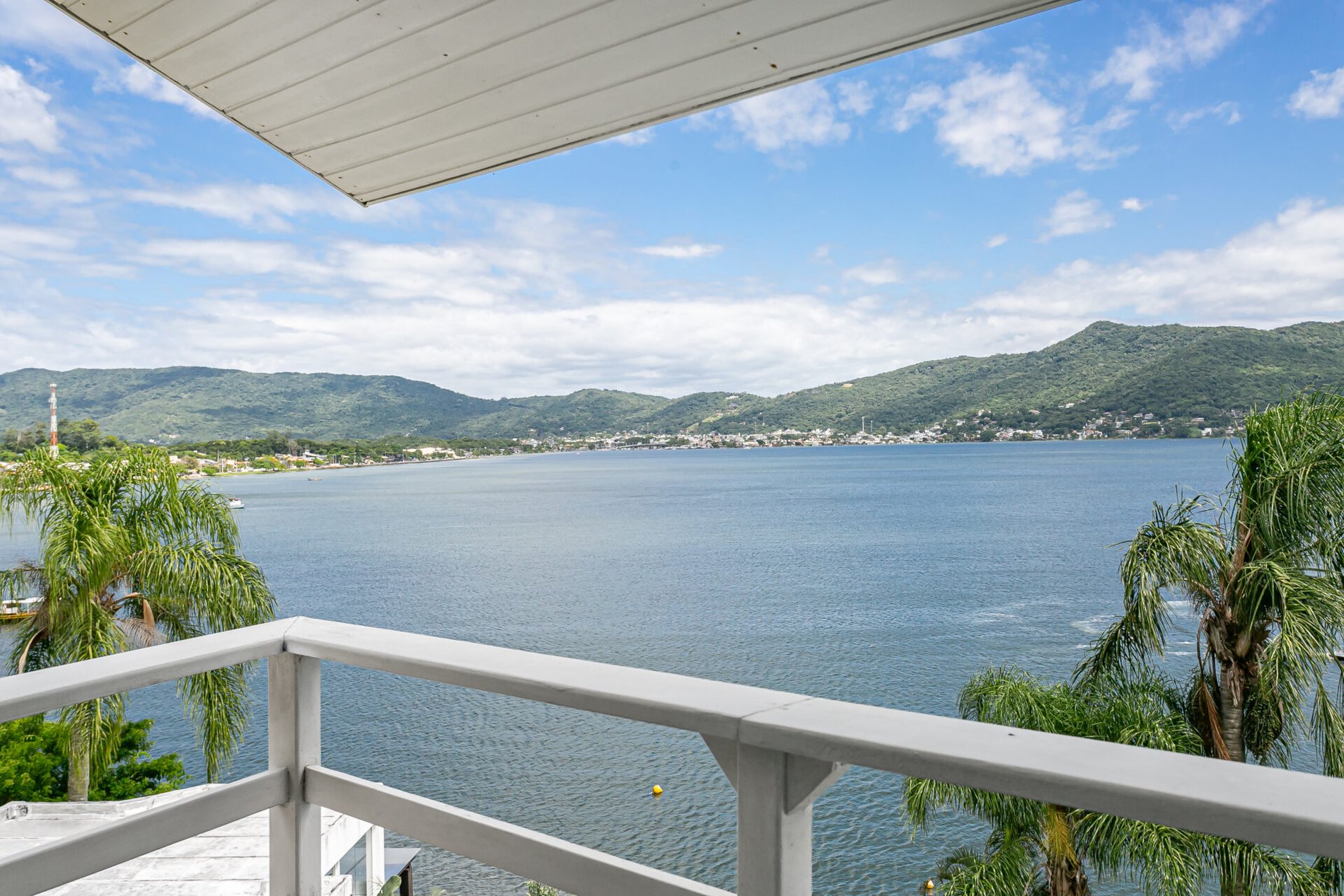 Casa à beira da Lagoa da Conceição