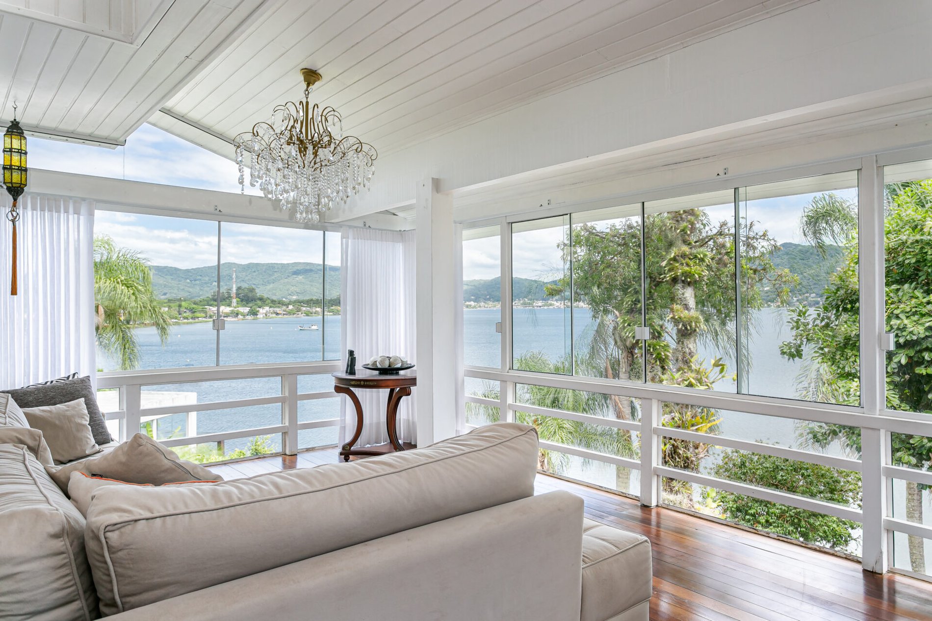 Casa à beira da Lagoa da Conceição