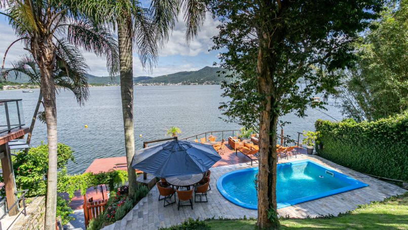 Casa à beira da Lagoa da Conceição