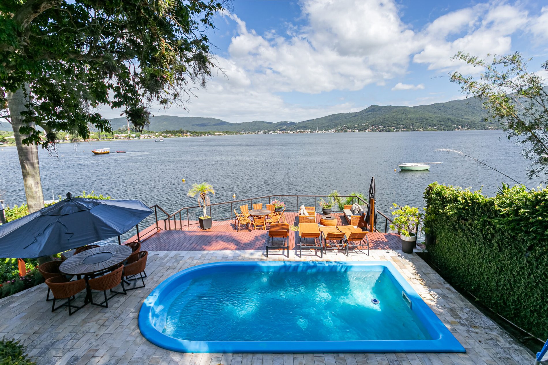 Casa à beira da Lagoa da Conceição