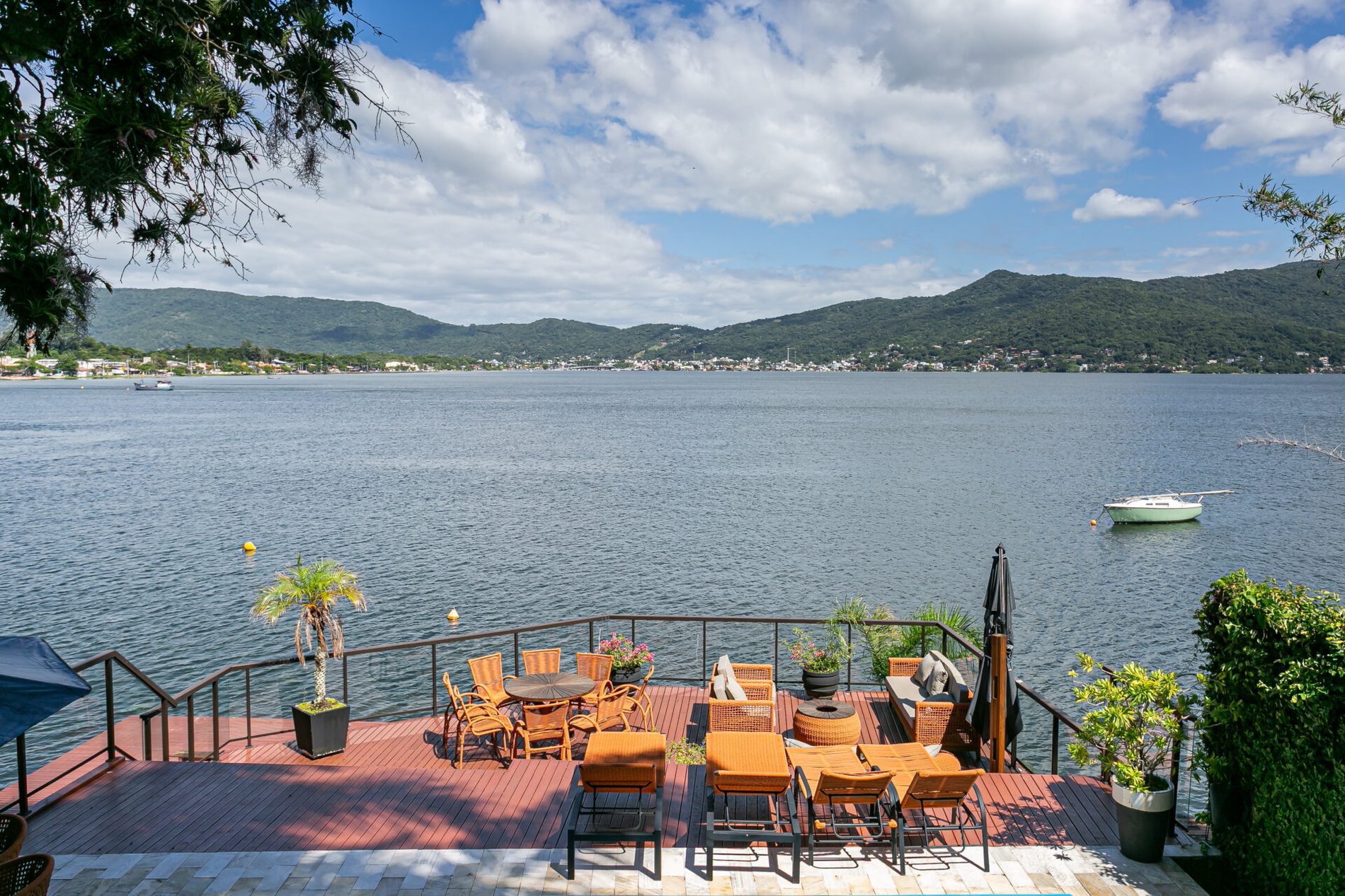 Casa à beira da Lagoa da Conceição