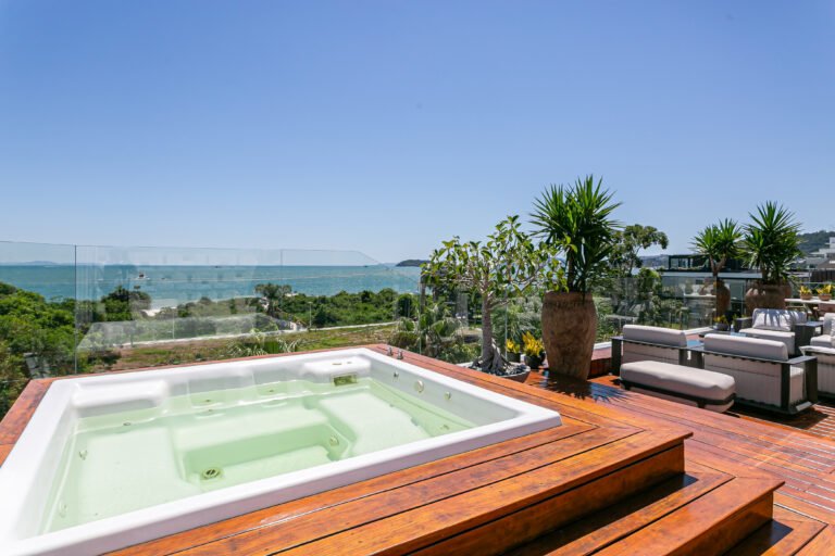 Casa com vista mar em Jurerê Internacional