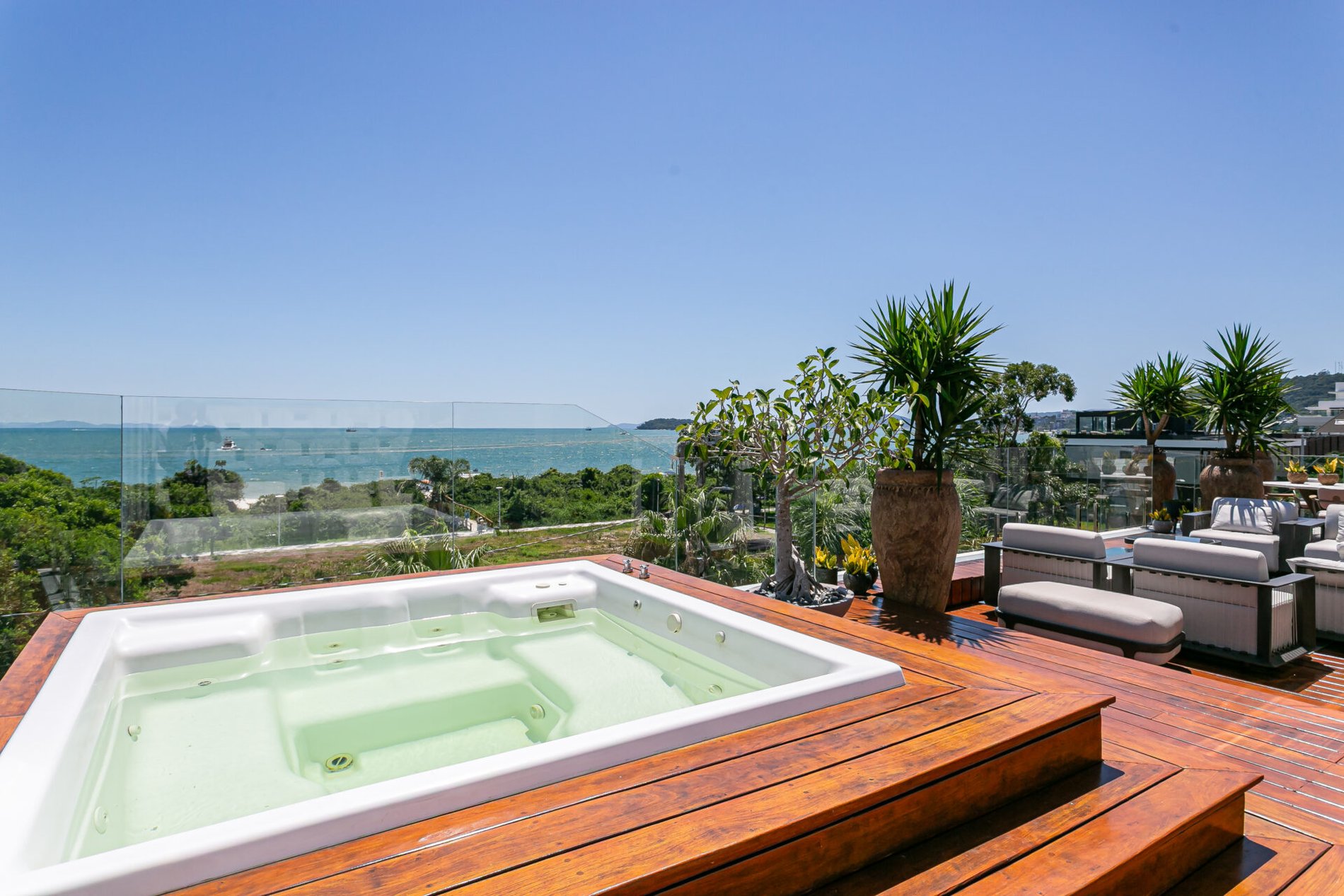 Casa com vista mar em Jurerê Internacional