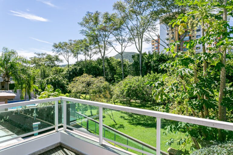 Casa em condomínio no Córrego Grande