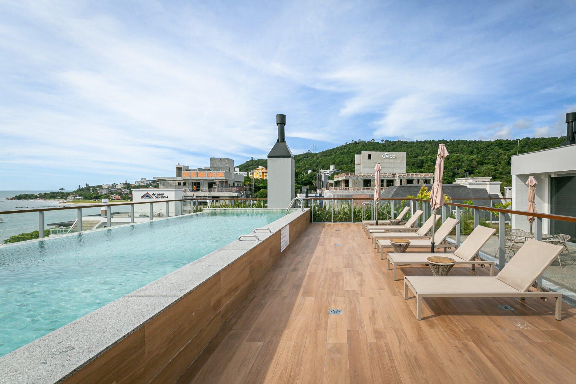 Apartamento com vista mar no Dom Jurerê