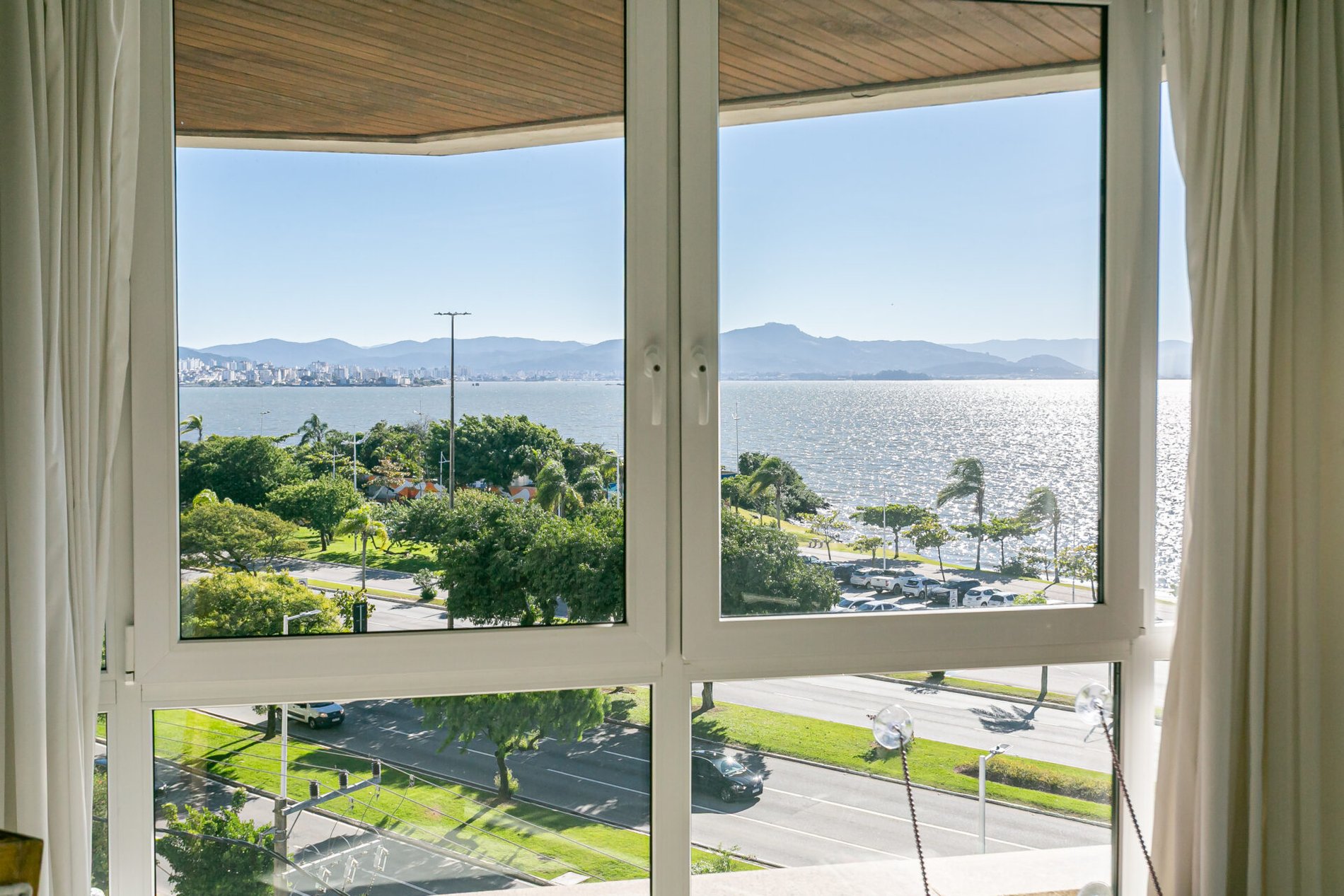 Apartamento com Vista Mar de 4 Suítes no Centro de Florianópolis