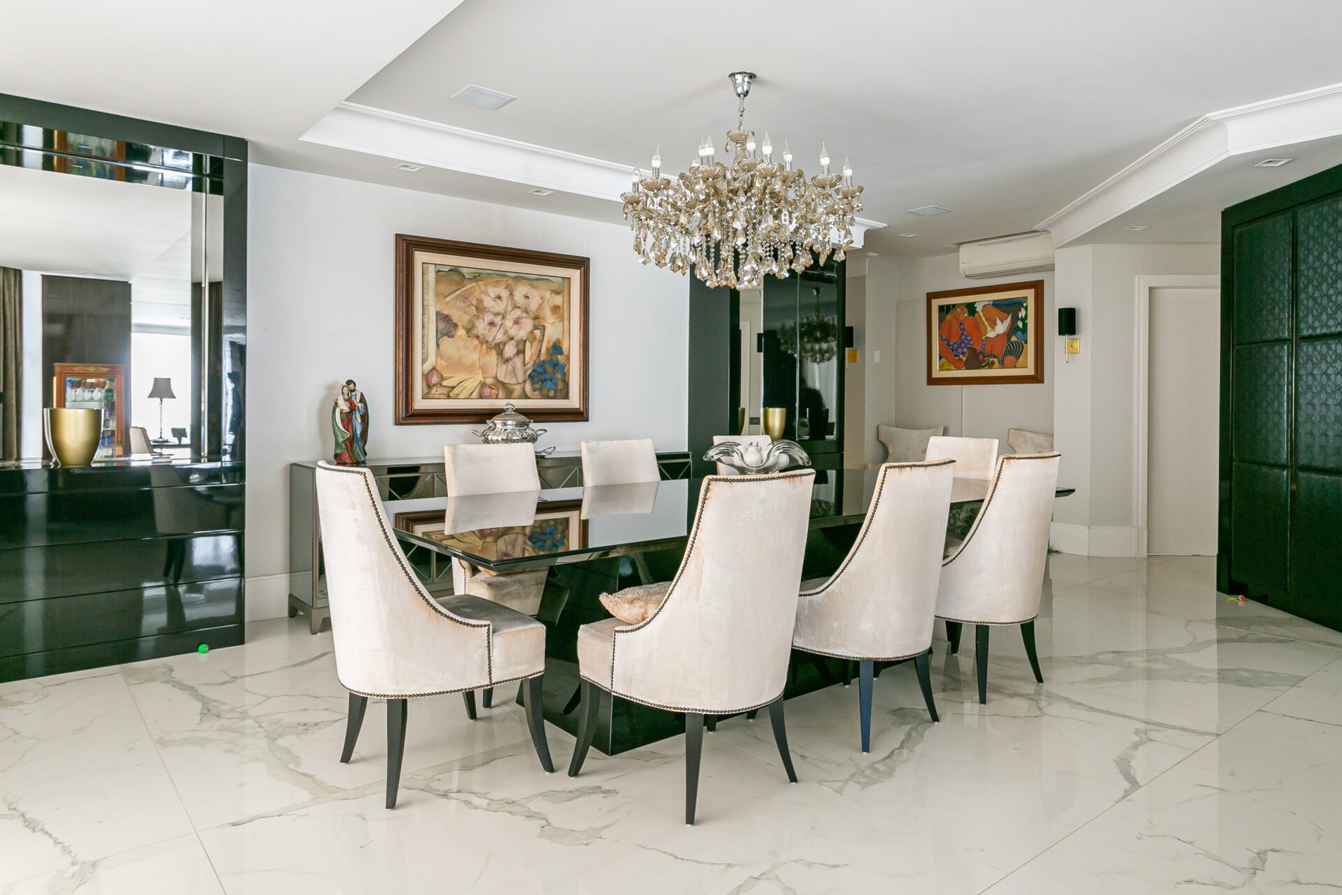 Apartamento com Vista Mar de 4 Suítes no Centro de Florianópolis