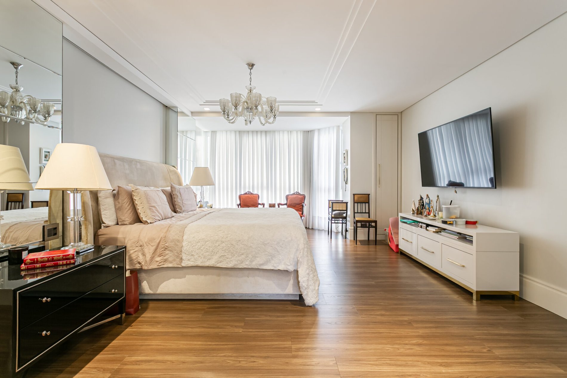 Apartamento com Vista Mar de 4 Suítes no Centro de Florianópolis