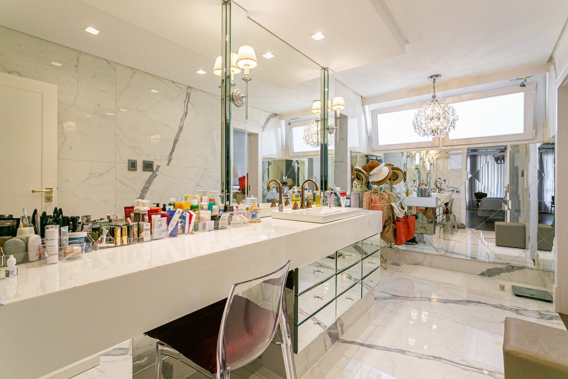Apartamento com Vista Mar de 4 Suítes no Centro de Florianópolis