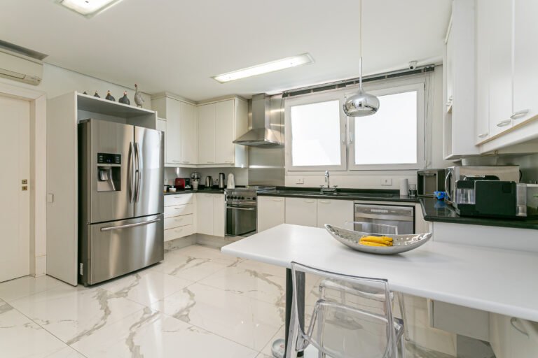 Apartamento com Vista Mar de 4 Suítes no Centro de Florianópolis
