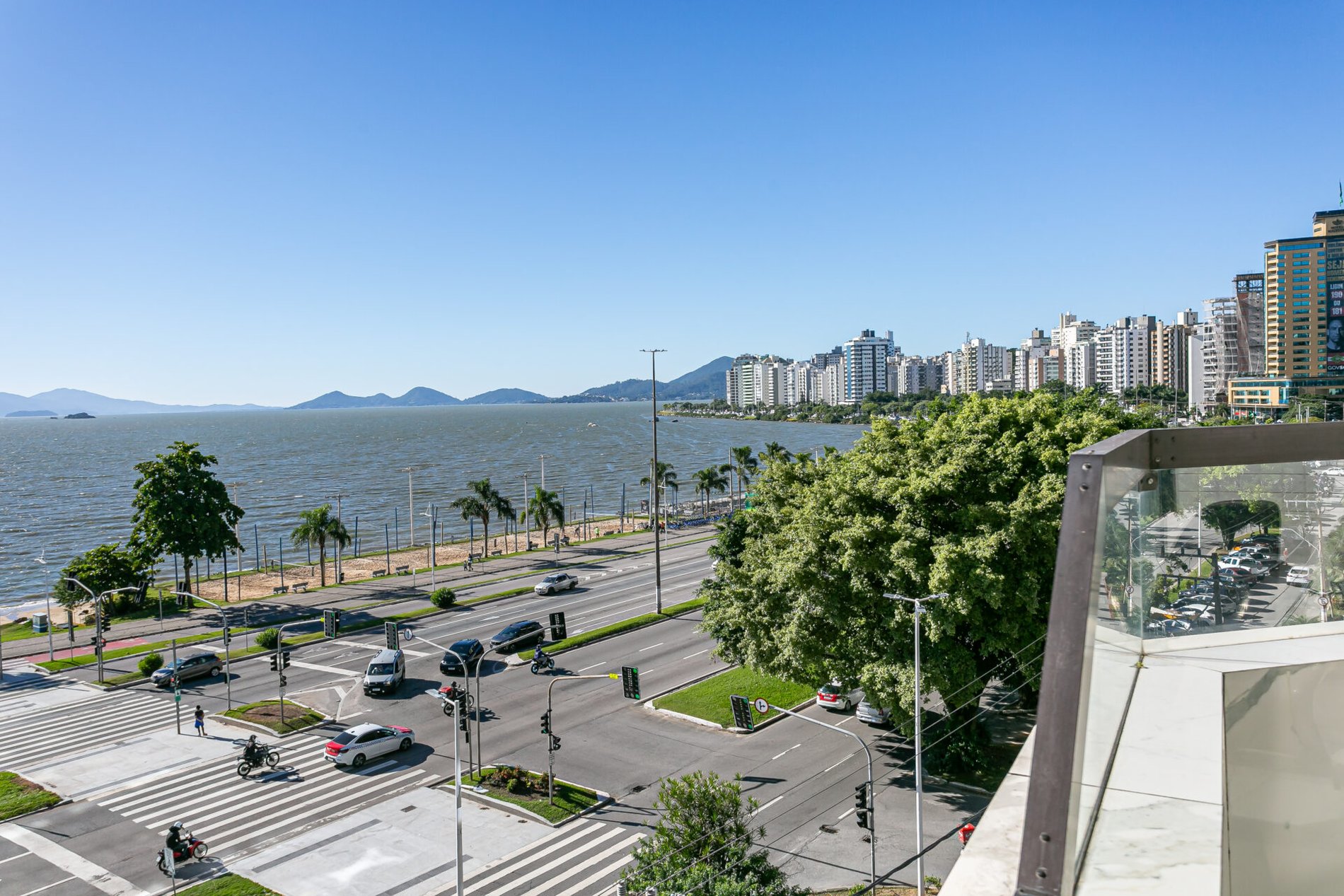 Apartamento com Vista Mar de 4 Suítes no Centro de Florianópolis