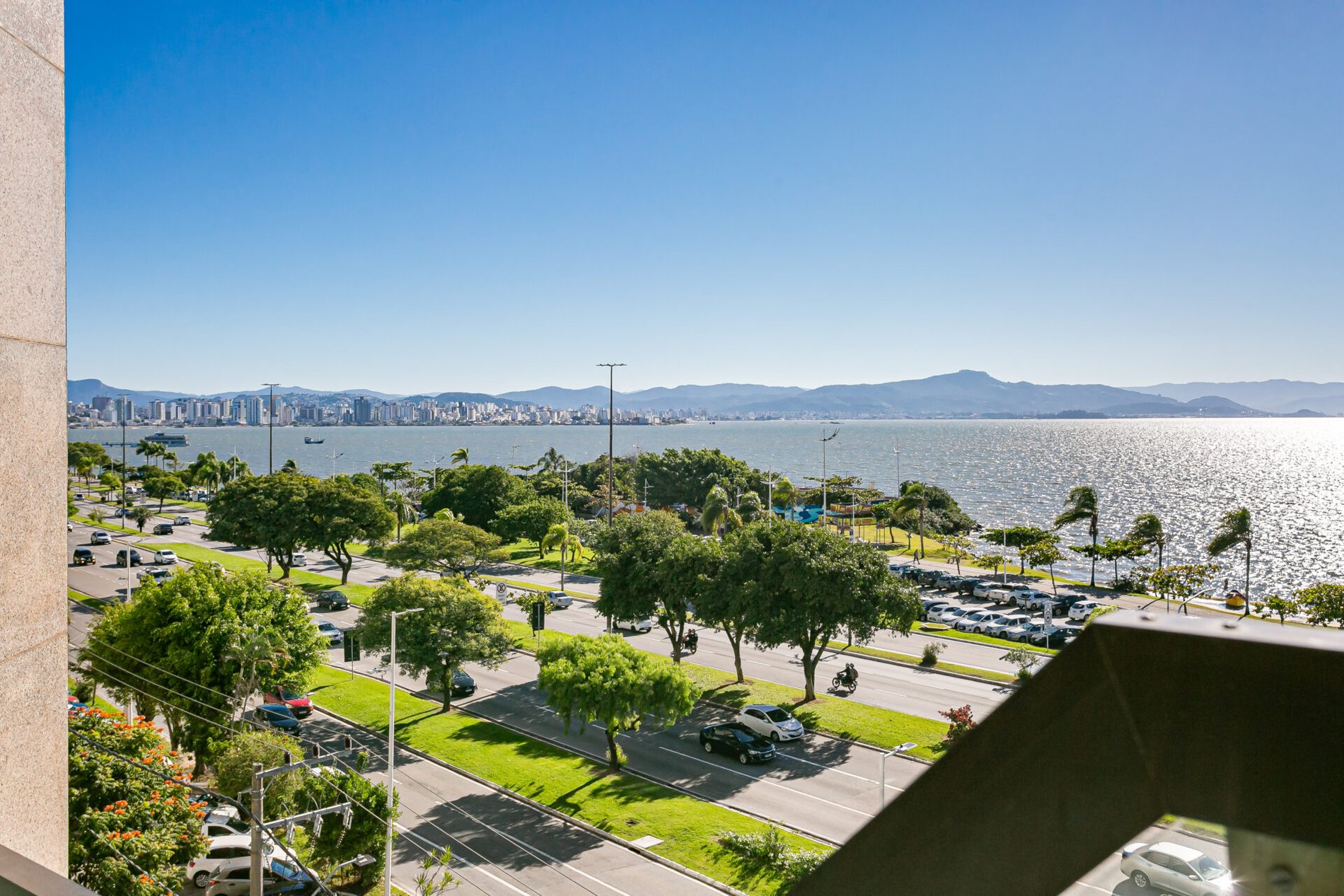 Apartamento com Vista Mar de 4 Suítes no Centro de Florianópolis