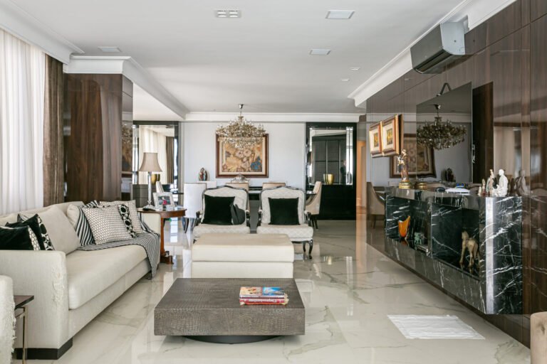 Apartamento com Vista Mar de 4 Suítes no Centro de Florianópolis