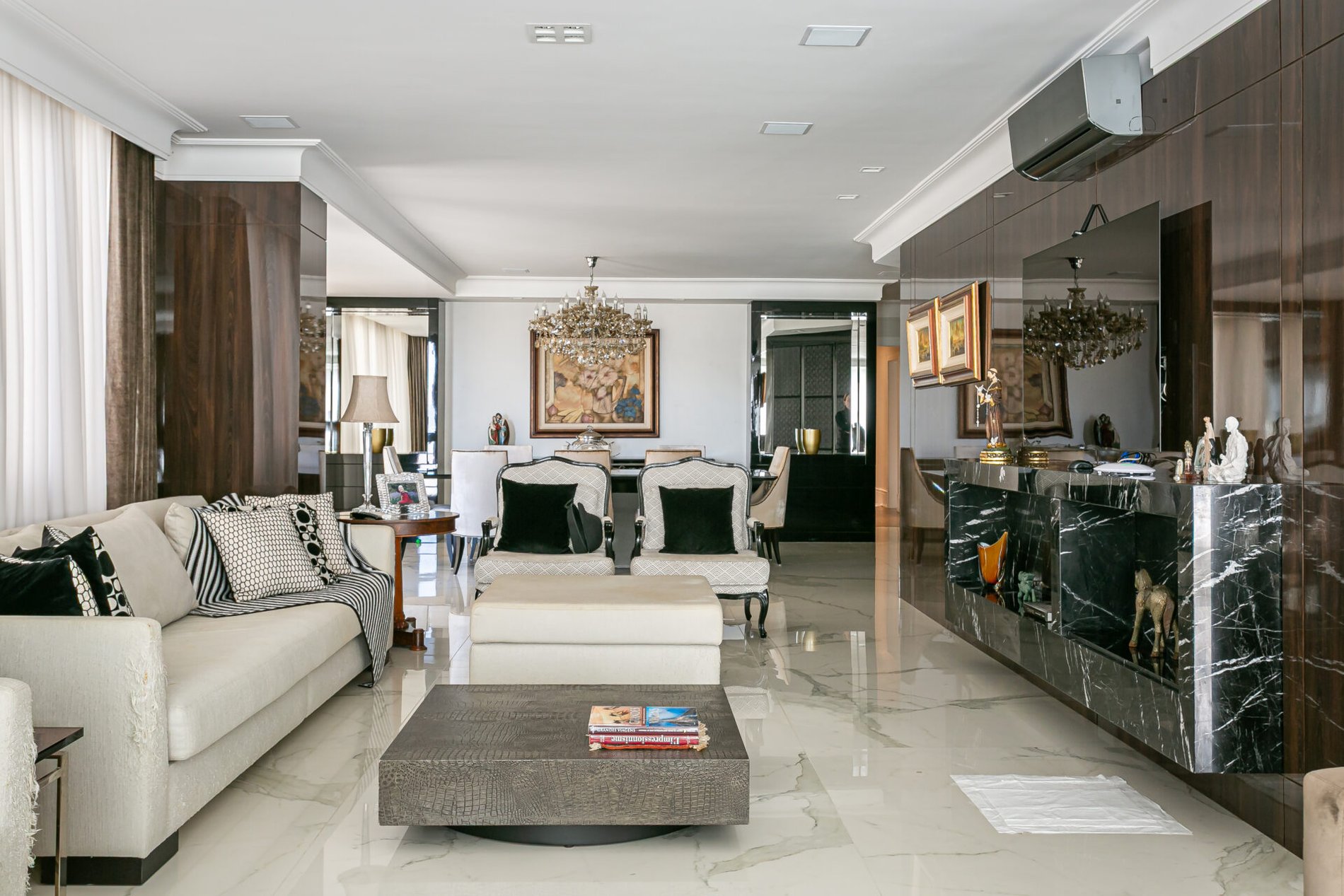 Apartamento com Vista Mar de 4 Suítes no Centro de Florianópolis