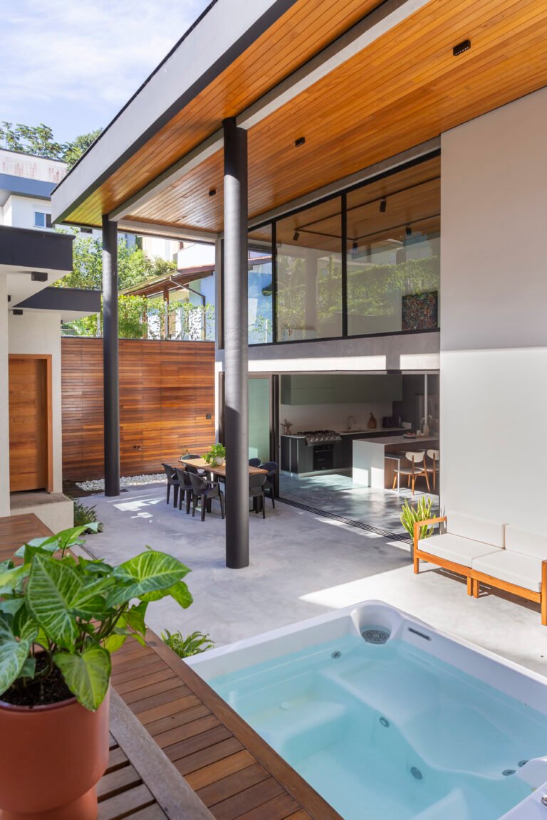 Casa no condomínio Bosque Dourado na Trindade