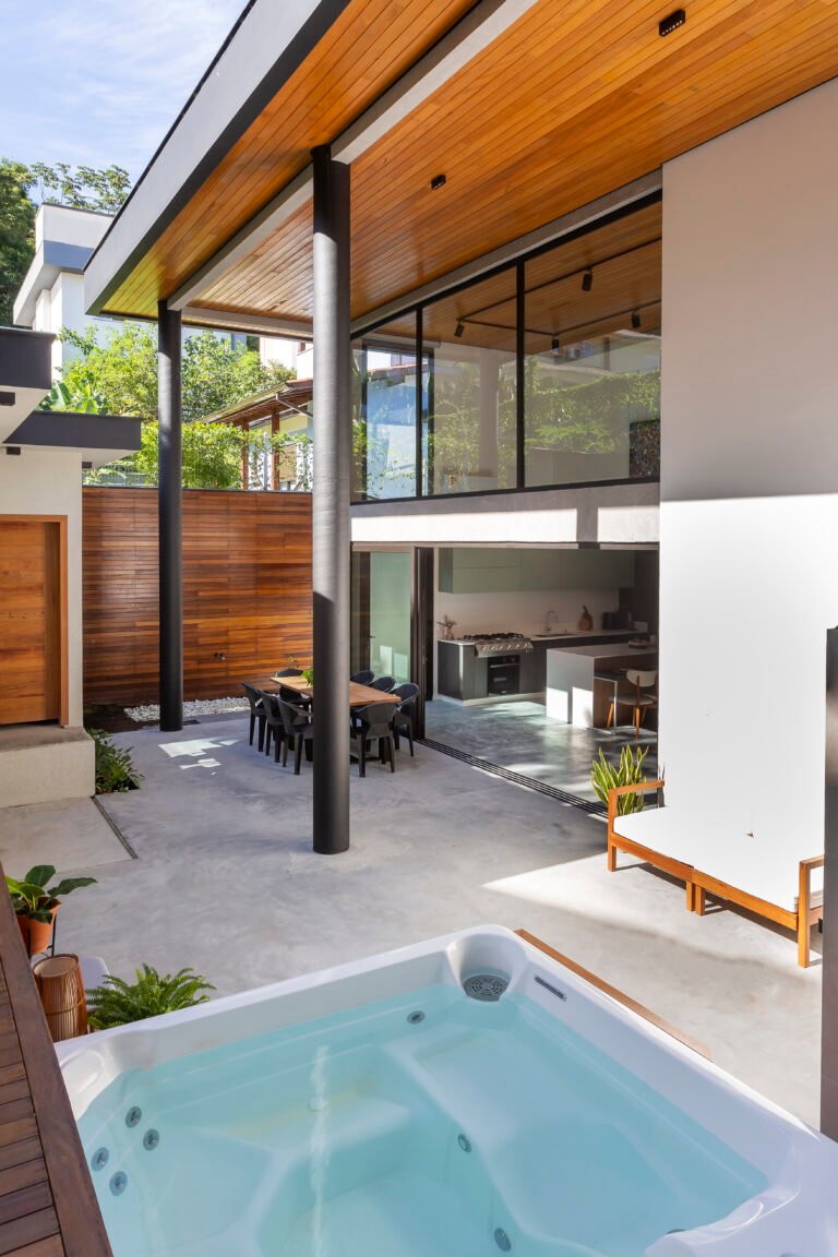 Casa no condomínio Bosque Dourado na Trindade
