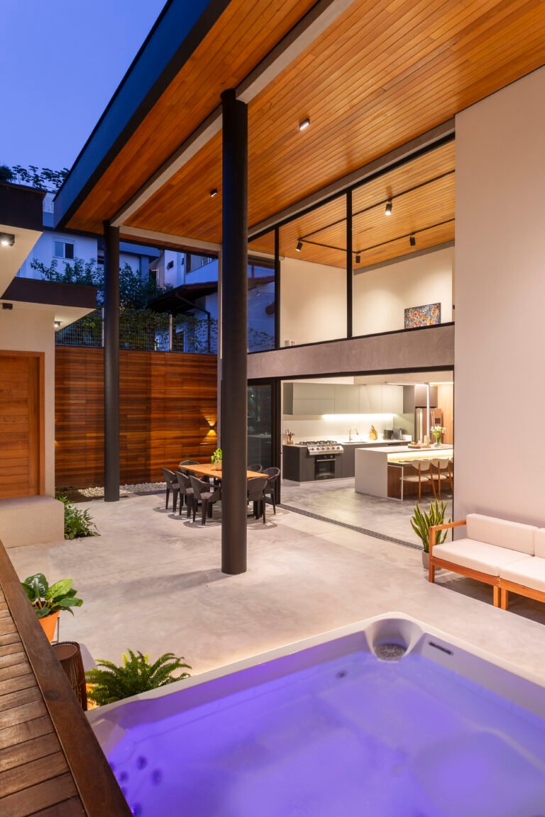 Casa no condomínio Bosque Dourado na Trindade