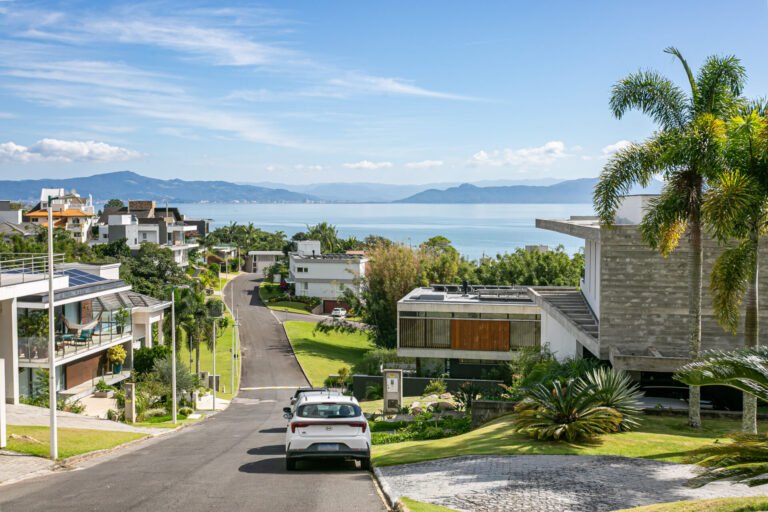 Casa no condomínio Madre Bertha no Cacupé, Florianópolis