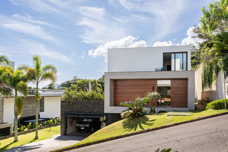 Casa no condomínio Madre Bertha no Cacupé, Florianópolis
