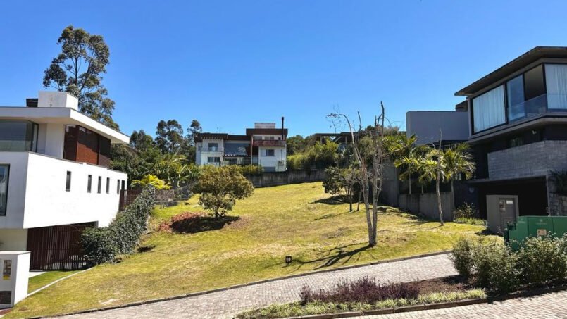 Terreno no condomínio Vivá Residence no Cacupé
