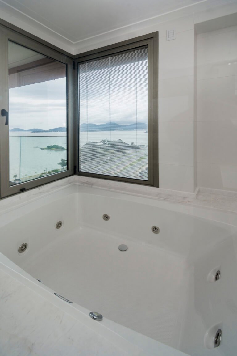 Apartamento com 4 Suítes no Opera House | Woa Beiramar